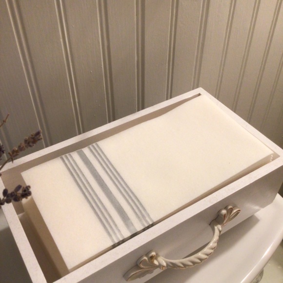 150 Silver Stripe Disposable Multipli Hand Towels NWT - Picture 5 of 7